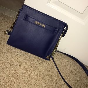 blue kenneth cole reaction crossbody bag!!